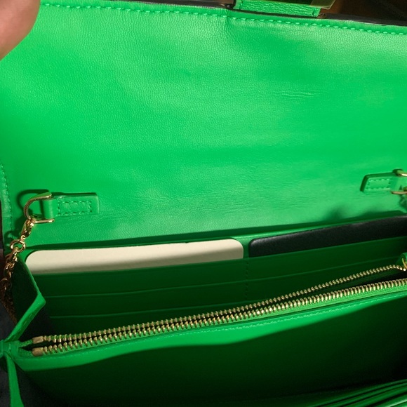 New Fendi WOC color green - Picture 9 of 10